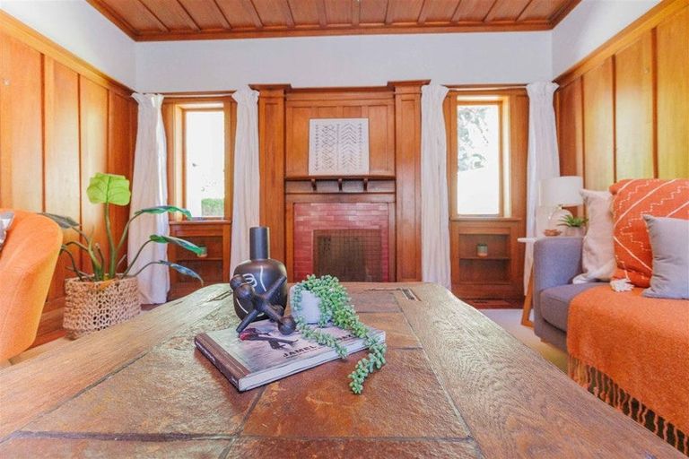 Photo of property in 11 Glen Road, Kelburn, Wellington, 6012