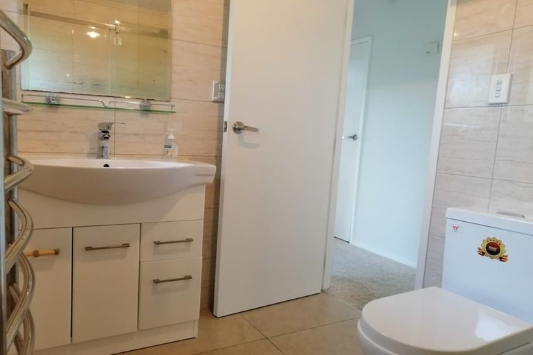 Photo of property in 34 Waverley Avenue, Glenfield, Auckland, 0629