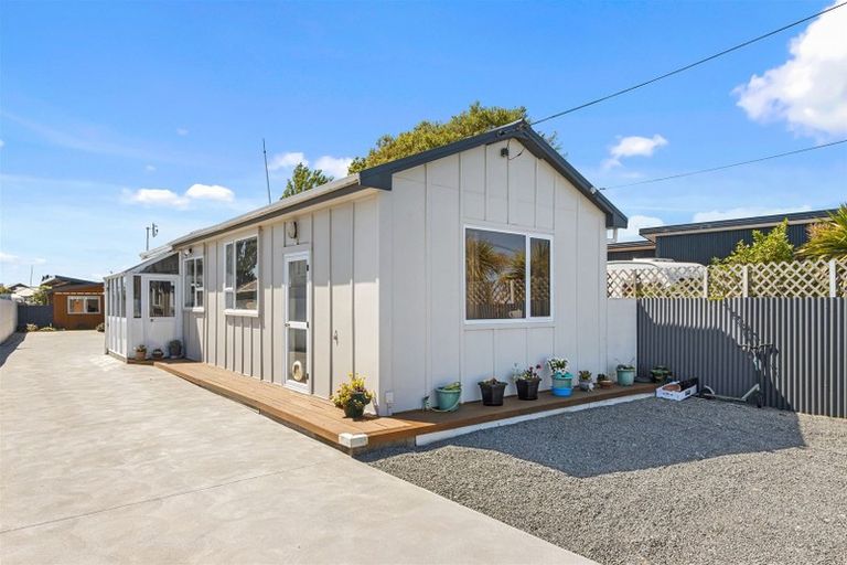 Photo of property in 8 Woodgrove Avenue, North New Brighton, Christchurch, 8083