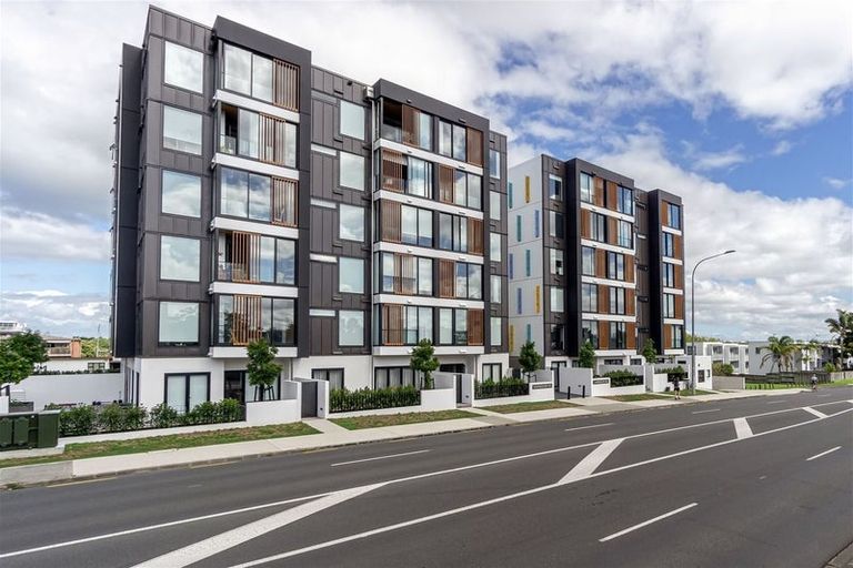 Photo of property in Frank Sargeson Apts, 107/74 Anzac Street, Takapuna, Auckland, 0622