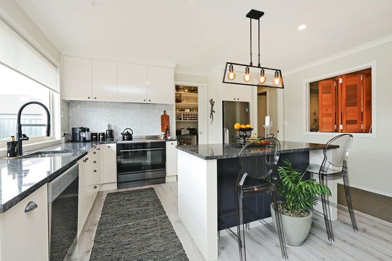 Photo of property in 17 Rakaia Way, Poraiti, Napier, 4112