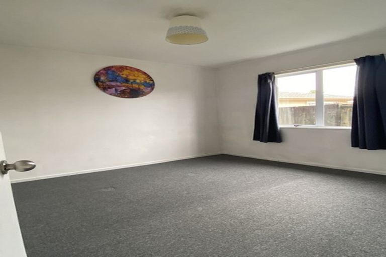 Photo of property in 92 Bruce Mclaren Road, Henderson, Auckland, 0612