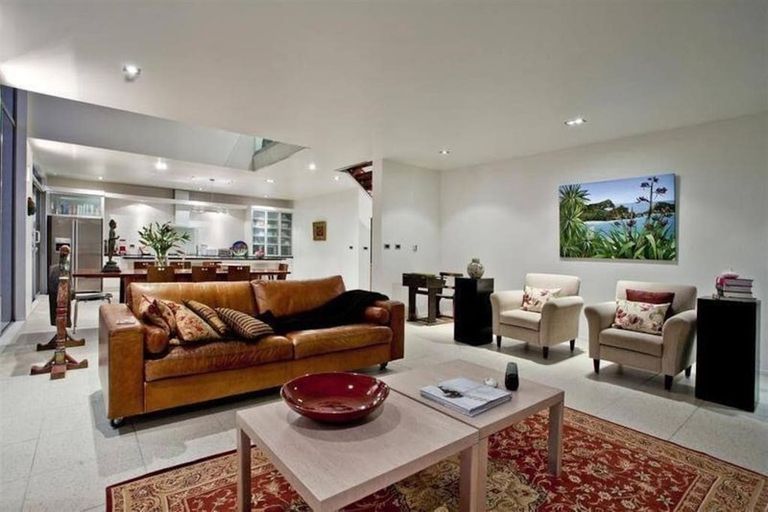 Photo of property in 7 Rangi Avenue, Schnapper Rock, Auckland, 0632