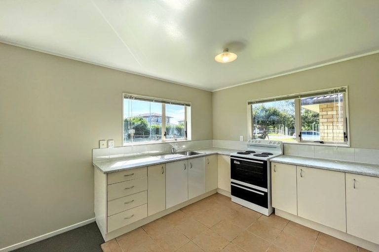Photo of property in 16 Kamaka Road, Mangere Bridge, Auckland, 2022