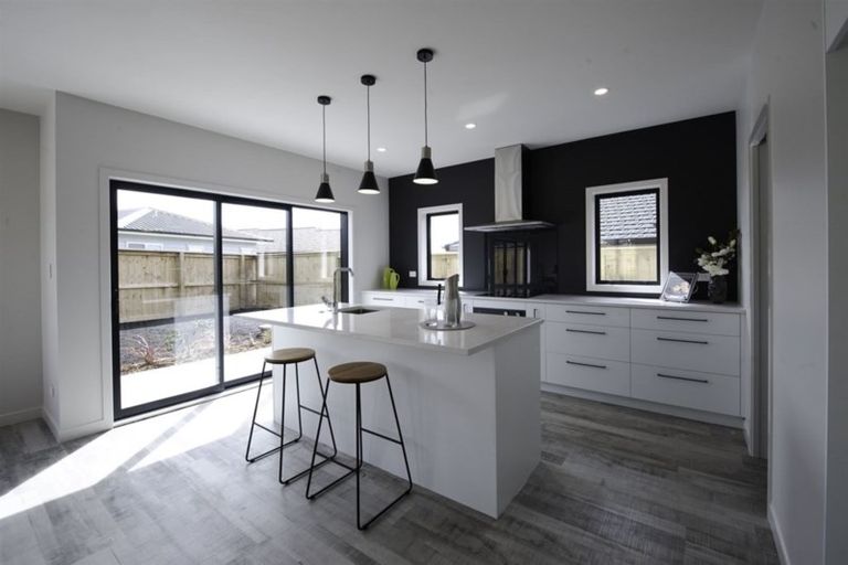 Photo of property in 17 Papa Orchard Drive, Kumeu, 0810