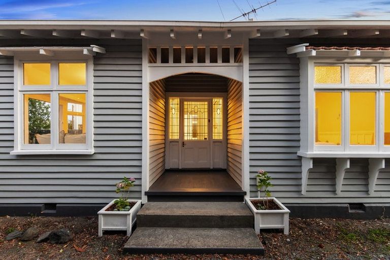 Photo of property in 1/166 Main Road, Redcliffs, Christchurch, 8081