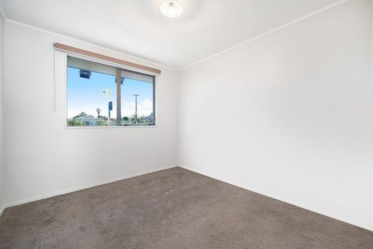 Photo of property in 2/2 Hunua Road, Papakura, 2110