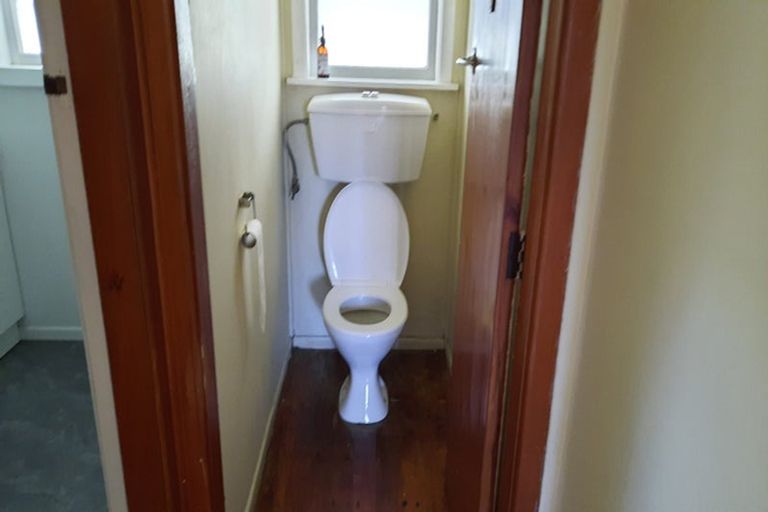 Photo of property in 142 Edgewater Drive, Pakuranga, Auckland, 2010