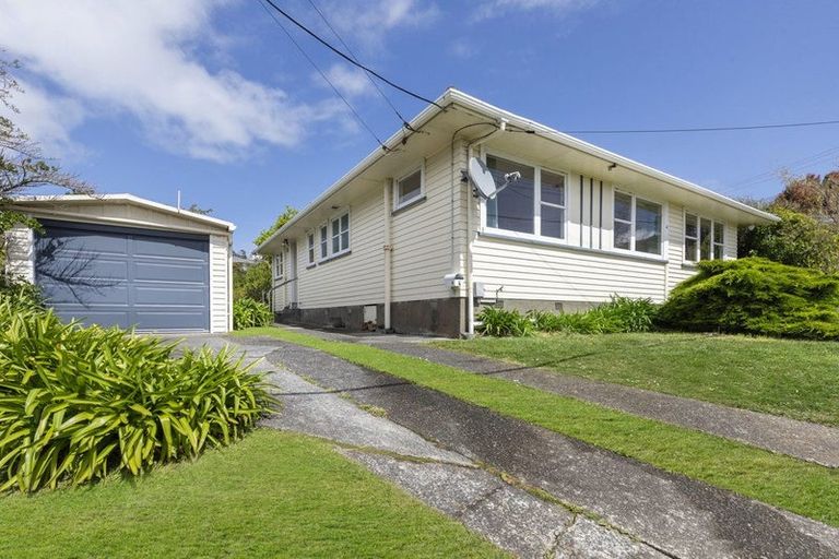 Photo of property in 4 Warren Street, Paparangi, Wellington, 6037