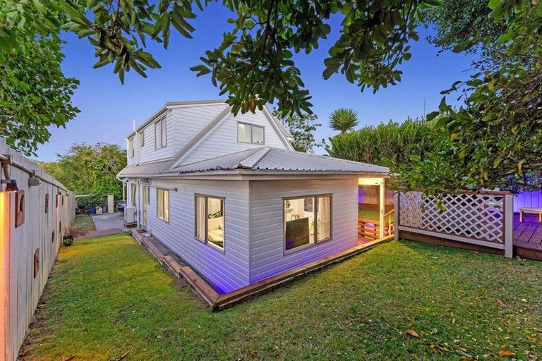 Photo of property in 8a Aplin Place, Birkdale, Auckland, 0626