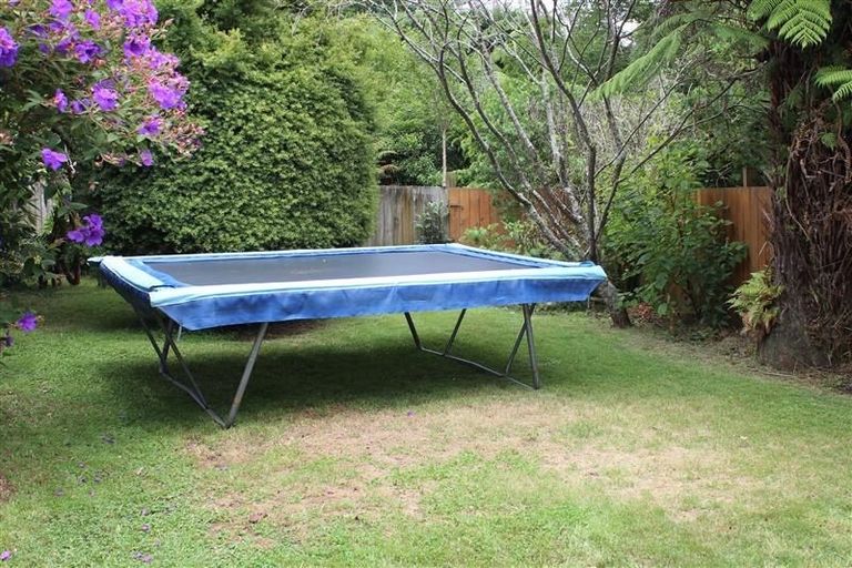 Photo of property in 12 Kendal Place, Merrilands, New Plymouth, 4312