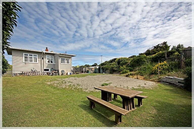 Photo of property in 11 Marine Parade South, Foxton Beach, Foxton, 4815