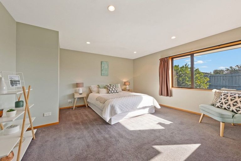 Photo of property in 2/7 Thicket Close, Redwood, Christchurch, 8051