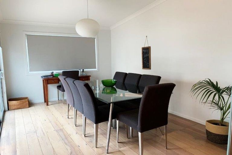 Photo of property in 17 Morley Street, New Plymouth, 4310