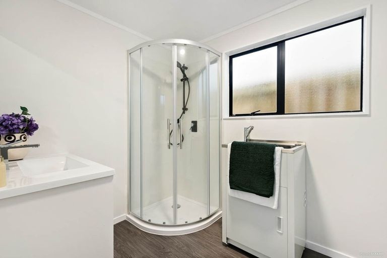 Photo of property in 2/523 Glenfield Road, Glenfield, Auckland, 0629