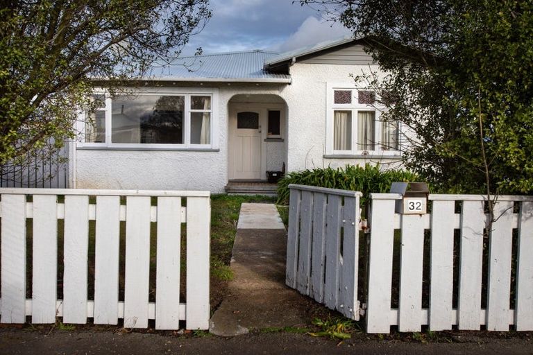 Photo of property in 32 Tennyson Street, Dannevirke, 4930
