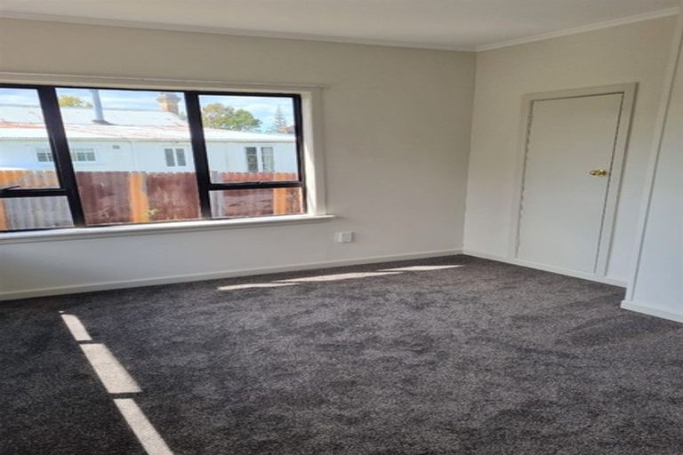 Photo of property in 17 Willerton Avenue, New Lynn, Auckland, 0600