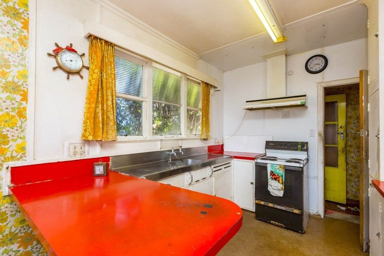 Photo of property in 17 Beacon Hill Road, Strathmore Park, Wellington, 6022