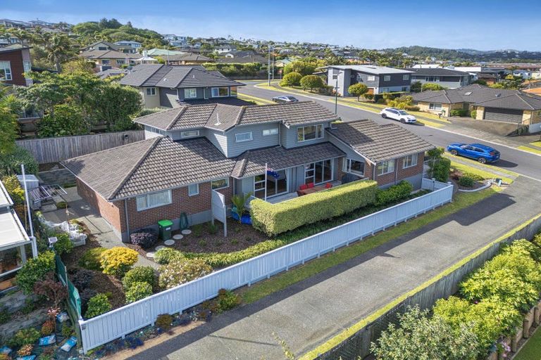 Photo of property in 63 Chesterfield Way, Orewa, 0931