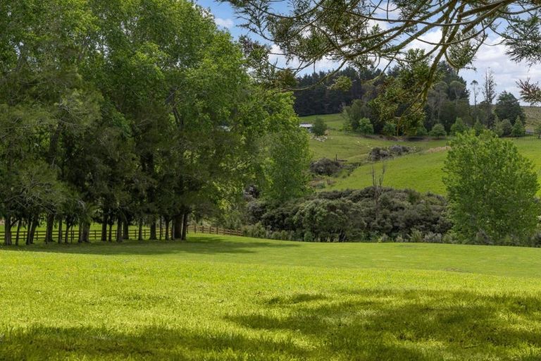 Photo of property in 713 Ararimu Valley Road, Helensville, 0882