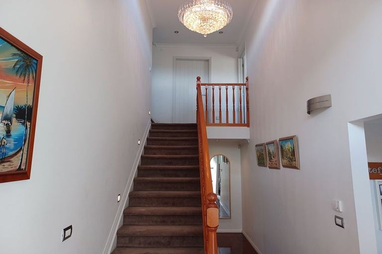 Photo of property in 16 Borneo Drive, Fairview Heights, Auckland, 0632