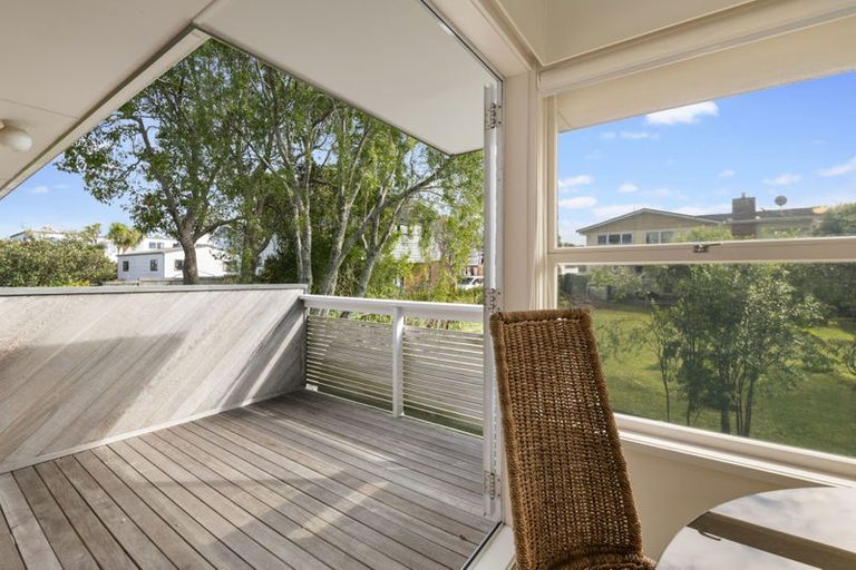 Photo of property in 15 Tudward Glade, Hillcrest, Auckland, 0627