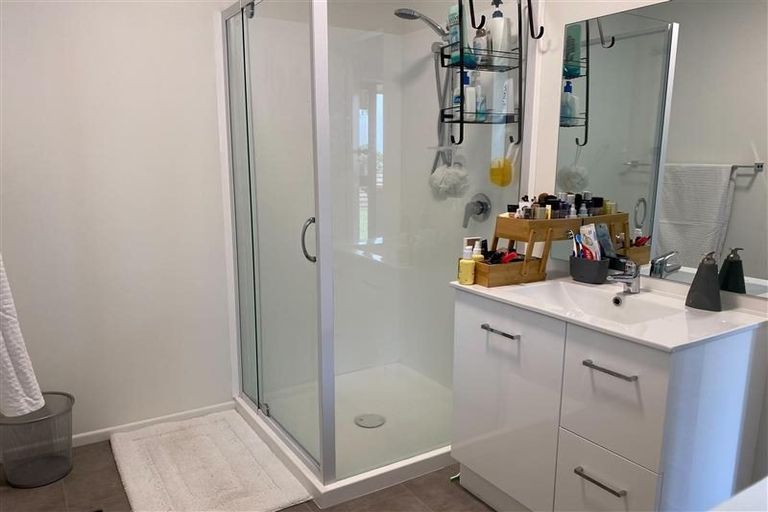 Photo of property in 283 Devonport Road, Tauranga, 3110