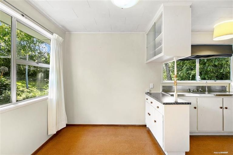 Photo of property in 5 Temuri Place, Glendene, Auckland, 0602