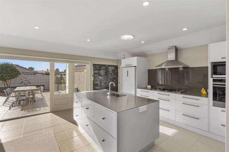 Photo of property in 2 Colwyn Street, Bryndwr, Christchurch, 8053