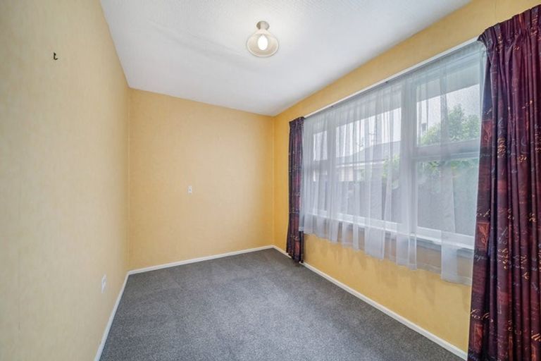 Photo of property in 10 Burnside Crescent, Burnside, Christchurch, 8053