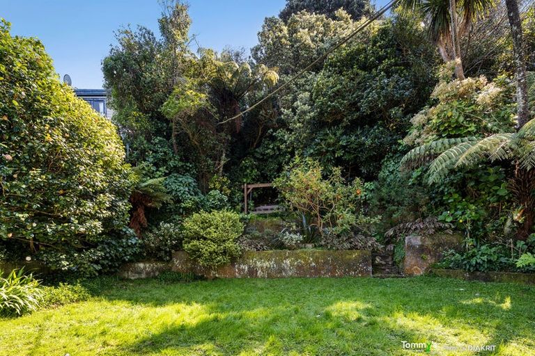 Photo of property in 5 Alexandra Road, Roseneath, Wellington, 6021