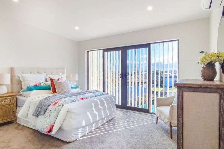 Photo of property in 7 Ngaru Way, Orewa, 0931