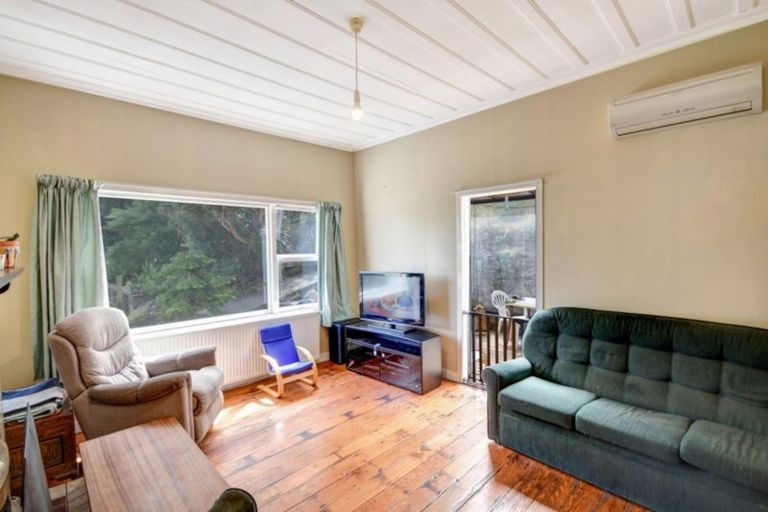 Photo of property in 1 Ocean View Road, Ravensbourne, Dunedin, 9022
