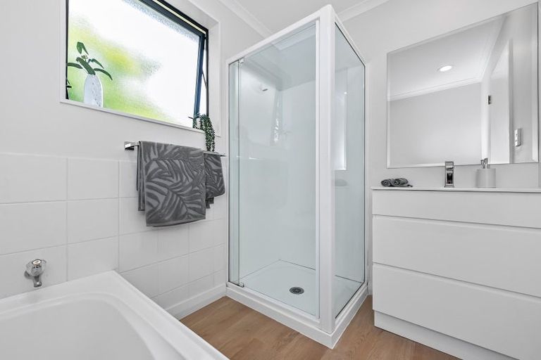 Photo of property in 54 Norana Road, Timberlea, Upper Hutt, 5018