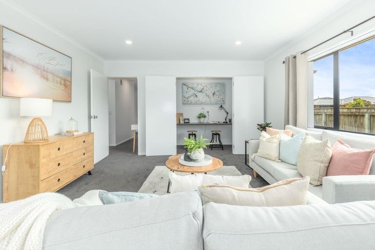 Photo of property in 18 Guildford Drive, Paraparaumu, 5032