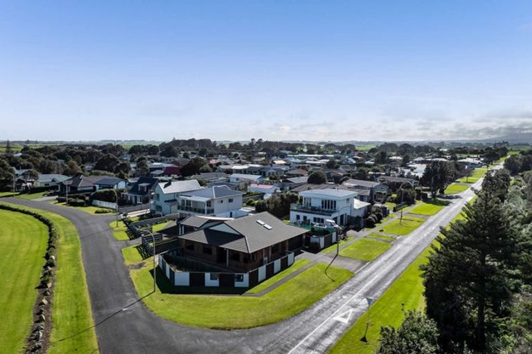 Photo of property in 2 Heaphy Road, Opunake, 4616