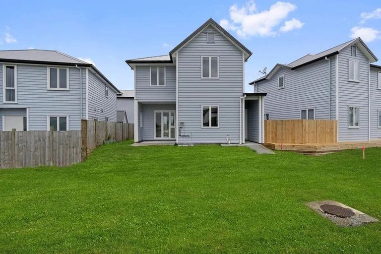 Photo of property in 2 Warbler Crescent, Papakura, 2110