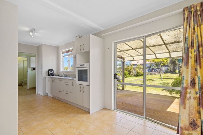 Photo of property in 11 Sarona Avenue, Glen Eden, Auckland, 0602