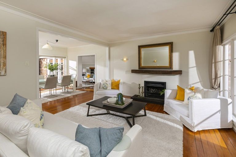 Photo of property in 8 Frieston Road, Milford, Auckland, 0620