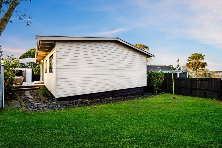 Photo of property in 38 Eyre Street, Henderson, Auckland, 0612