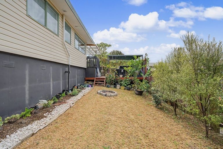 Photo of property in 2/24 Mcquarrie Avenue, Wattle Downs, Auckland, 2103
