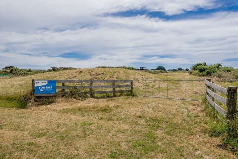 Photo of property in 92 Strathnaver Drive, Waikawa Beach, Manakau, 5573