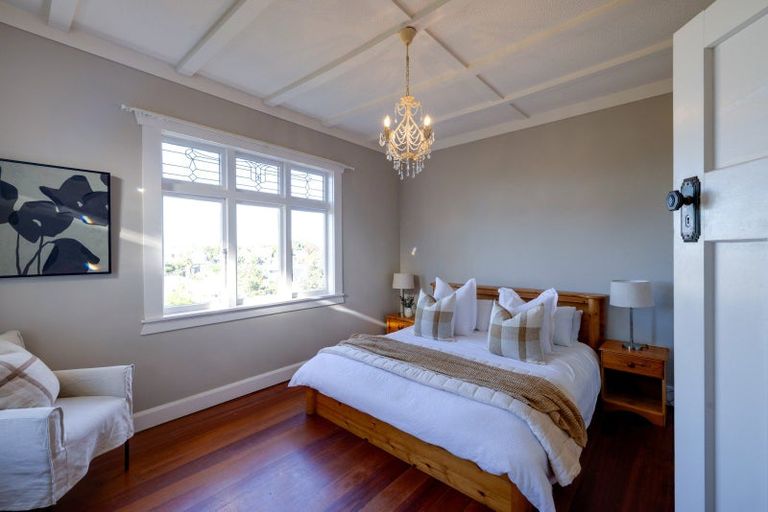 Photo of property in 4 Harvey Road, Bluff Hill, Napier, 4110