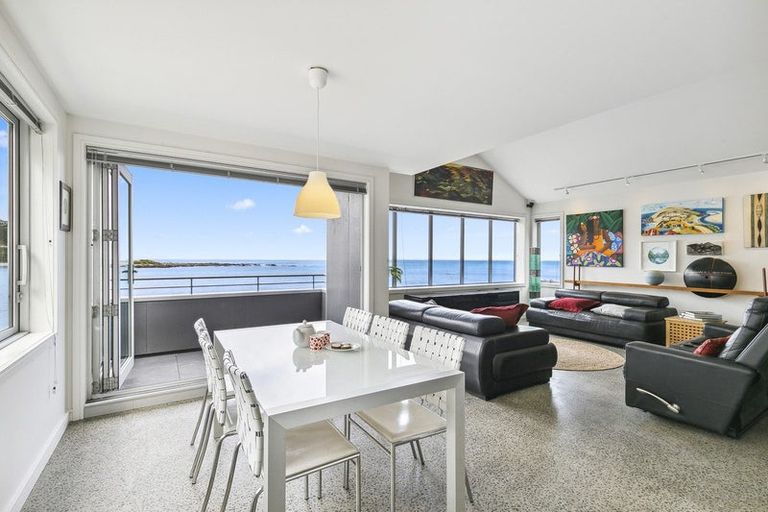 Photo of property in 100 Owhiro Bay Parade, Owhiro Bay, Wellington, 6023