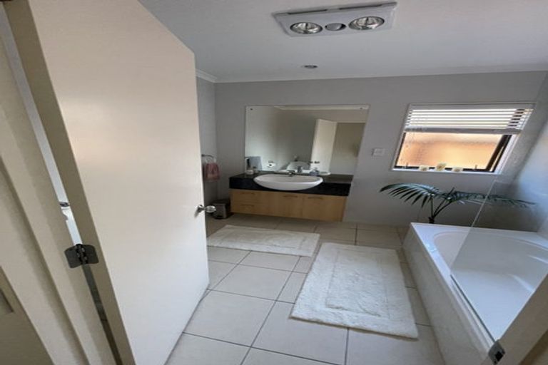 Photo of property in 28 Espalier Drive, Henderson, Auckland, 0612