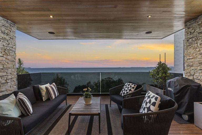 Photo of property in 123a Churchill Road, Rothesay Bay, Auckland, 0630