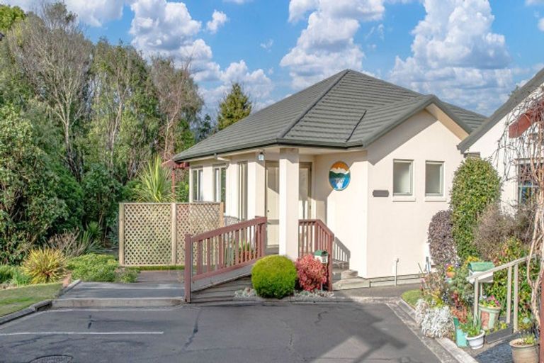 Photo of property in 22 Lakeridge Close, Rangatira Park, Taupo, 3330