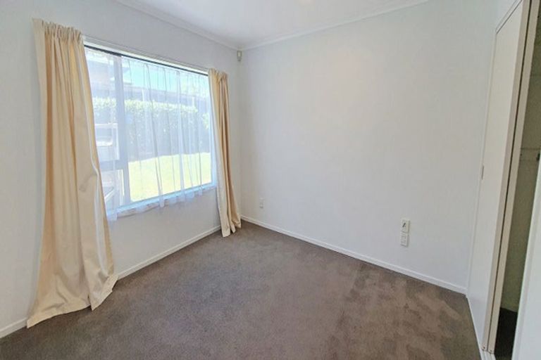 Photo of property in 33 Pitt Avenue, Clendon Park, Auckland, 2103