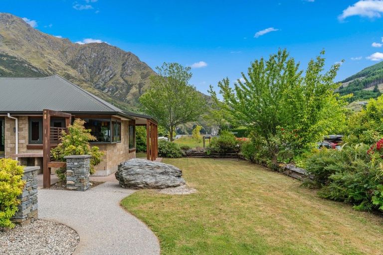 Photo of property in 2 Mathias Terrace, Arthurs Point, Queenstown, 9371