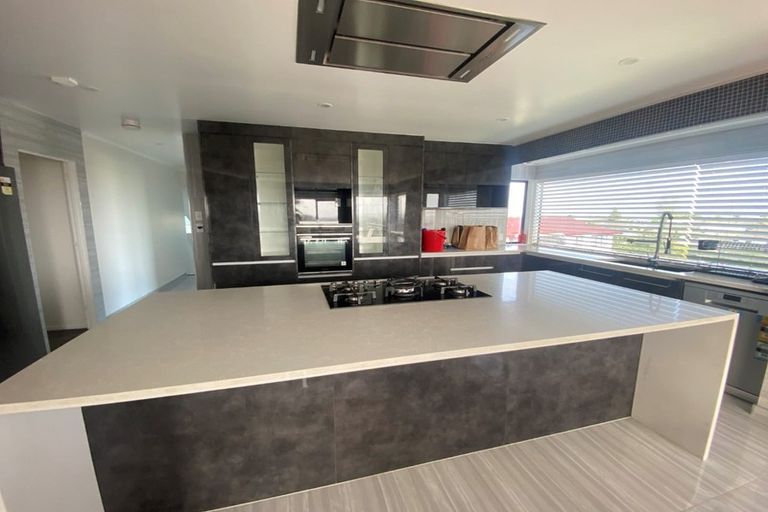 Photo of property in 54 Redoubt Road, Clover Park, Auckland, 2105